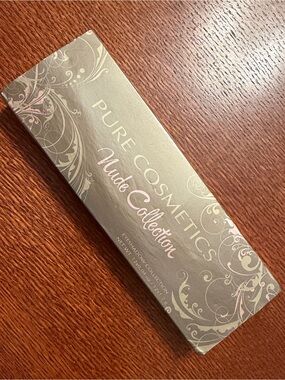 PLUME COSMETICS Nude Collection Eyeshadow Palette
